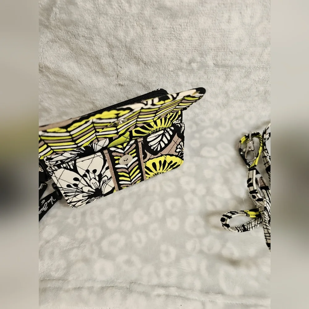 🦋Vera Bradley Crossbody/Wristlet, Convertible - Picture 11 of 11
